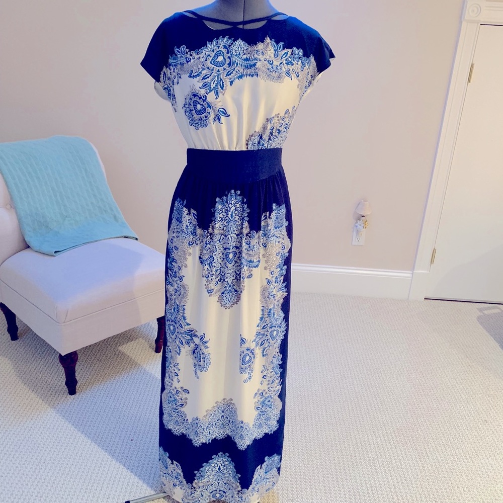 Ivy + Blu keyhole maxi dress